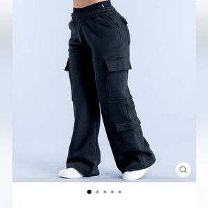 DFYNE REVIVE CARGO SWEATPANTS